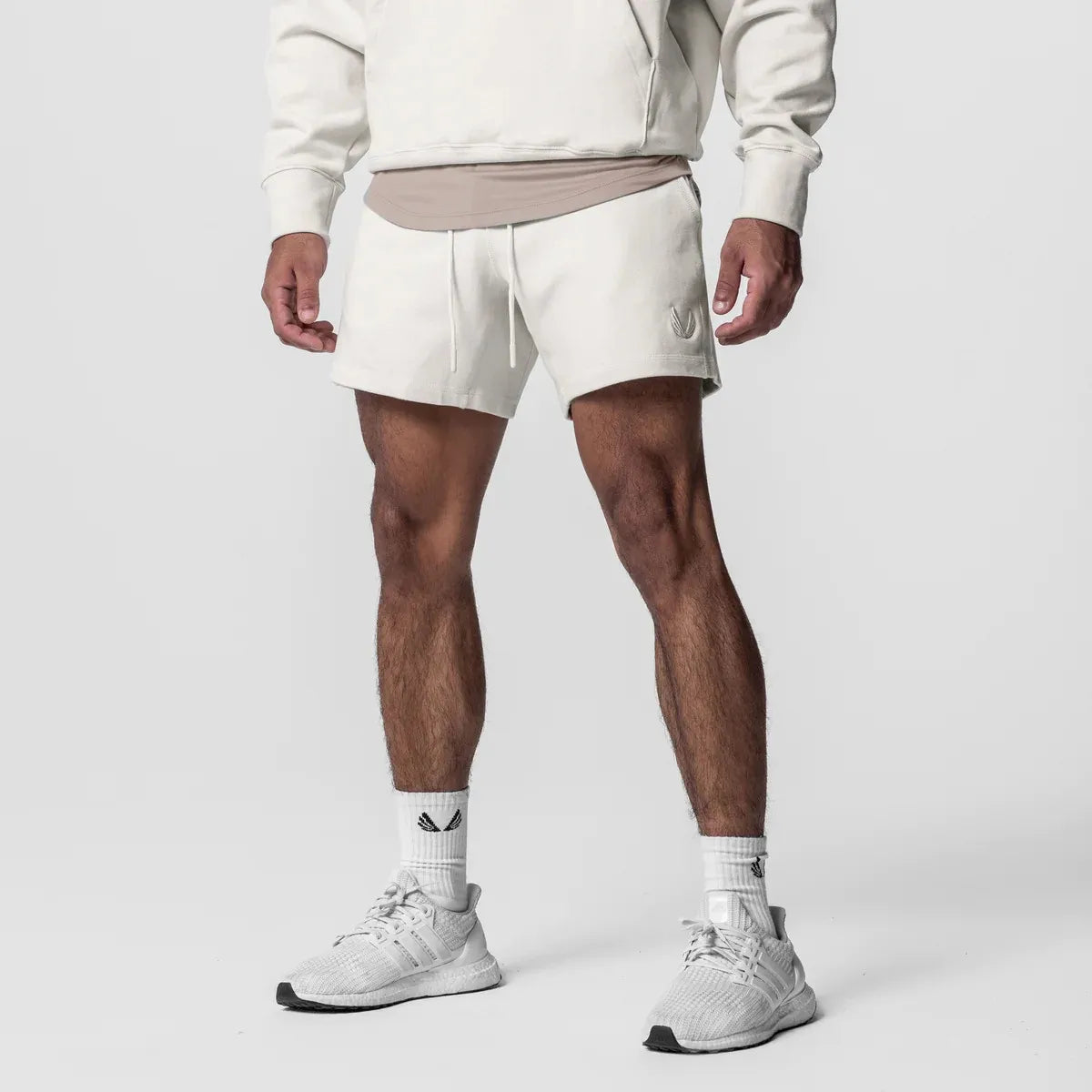 Pantalones cortos para hombre con logo bordado.