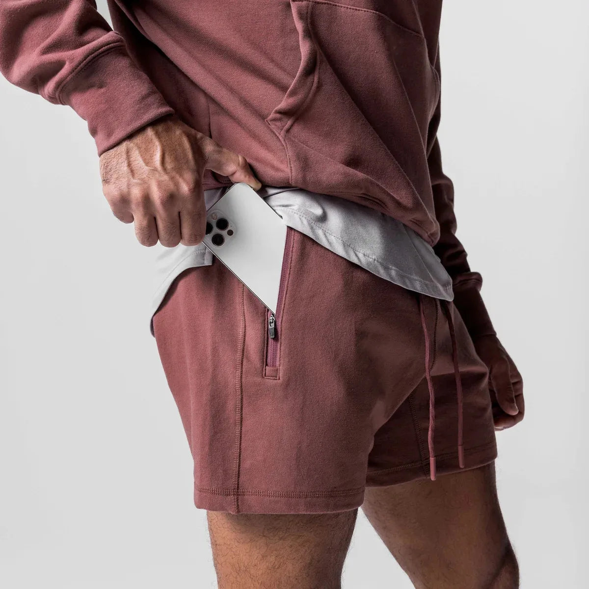 Pantalones cortos para hombre con logo bordado.