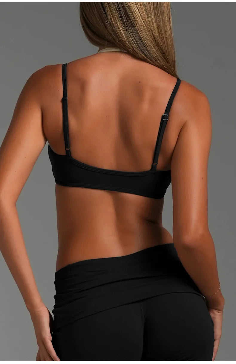 Sujetador deportivo tipo halter con tirantes ajustables para mujer