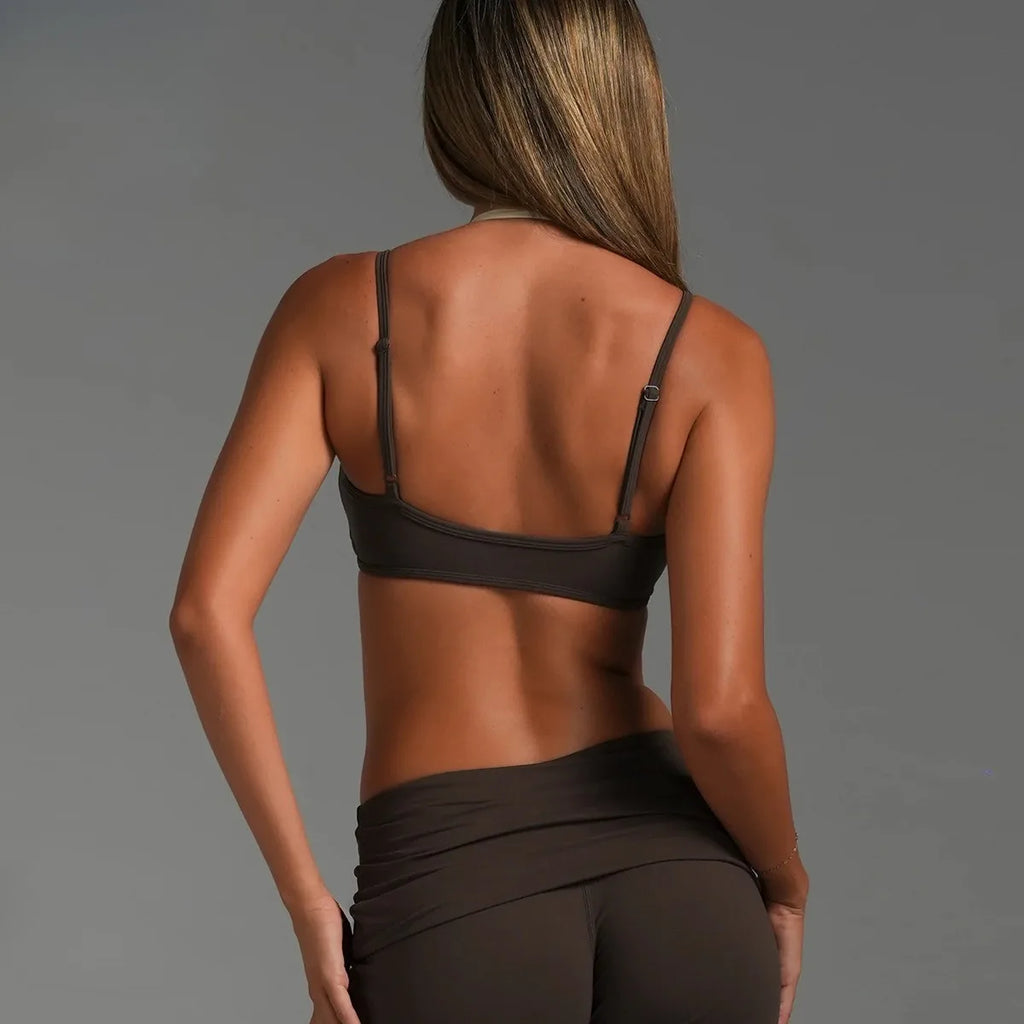 Sujetador deportivo tipo halter con tirantes ajustables para mujer