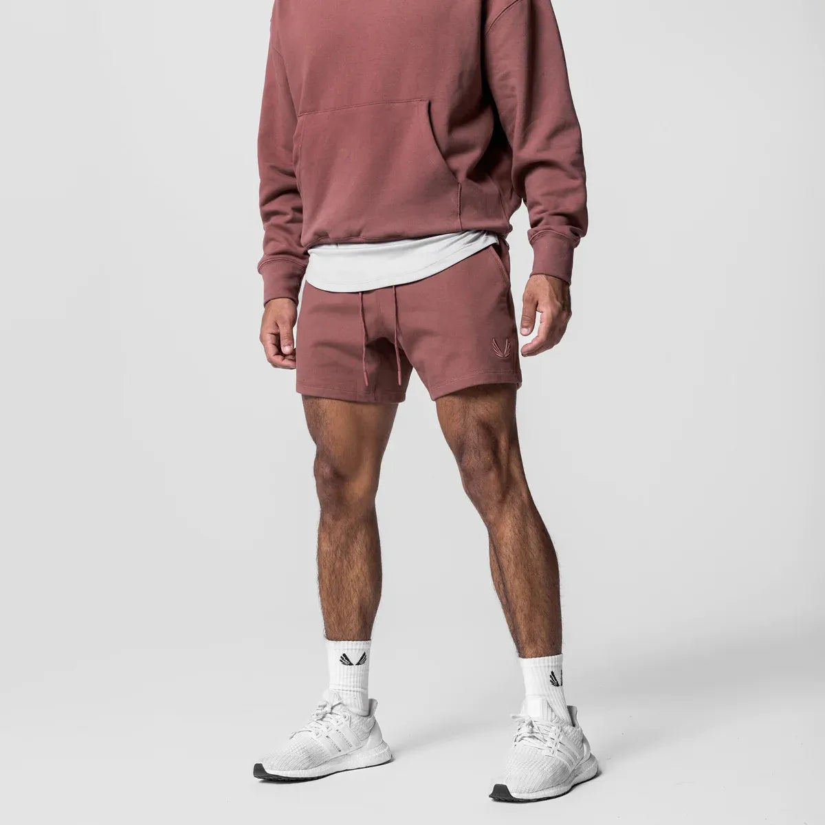 Pantalones cortos para hombre con logo bordado.