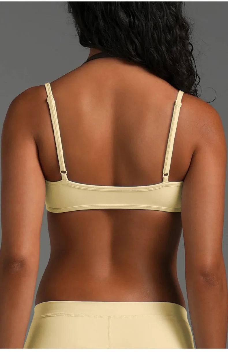Sujetador deportivo tipo halter con tirantes ajustables para mujer
